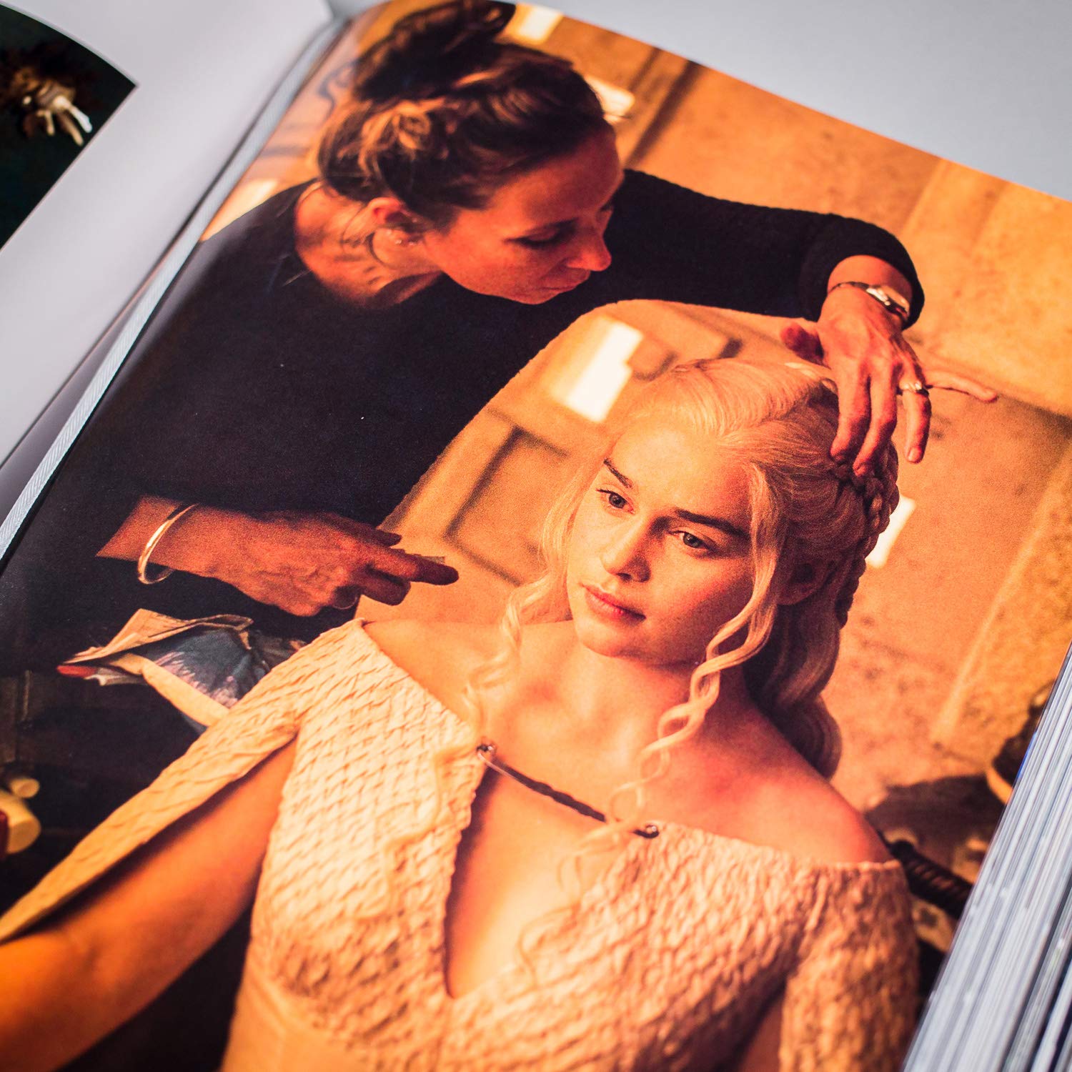 the photography of game of thrones : the official photo book of season 1 to season 8 - Ảnh 9