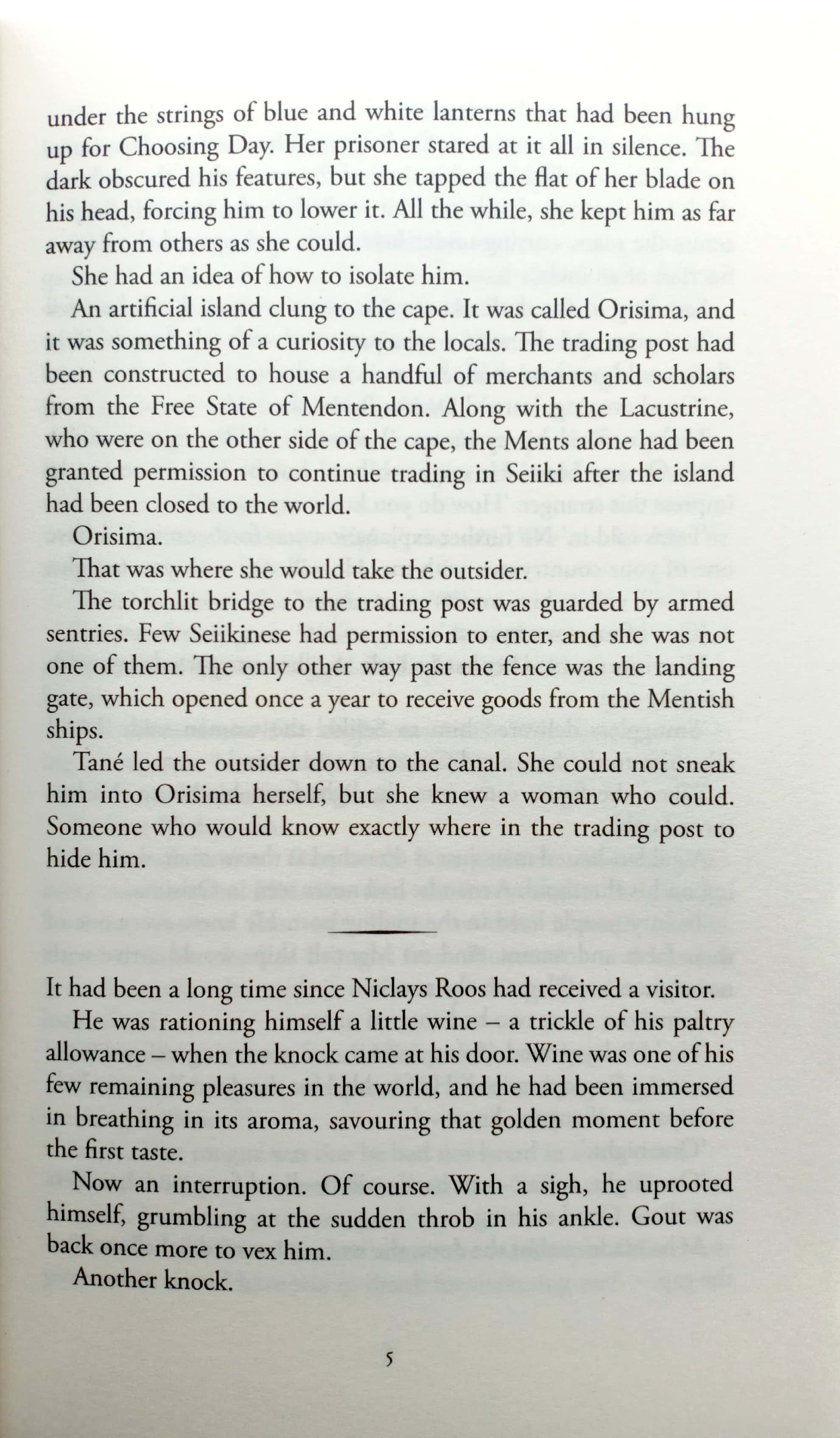 the priory of the orange tree - Ảnh 7