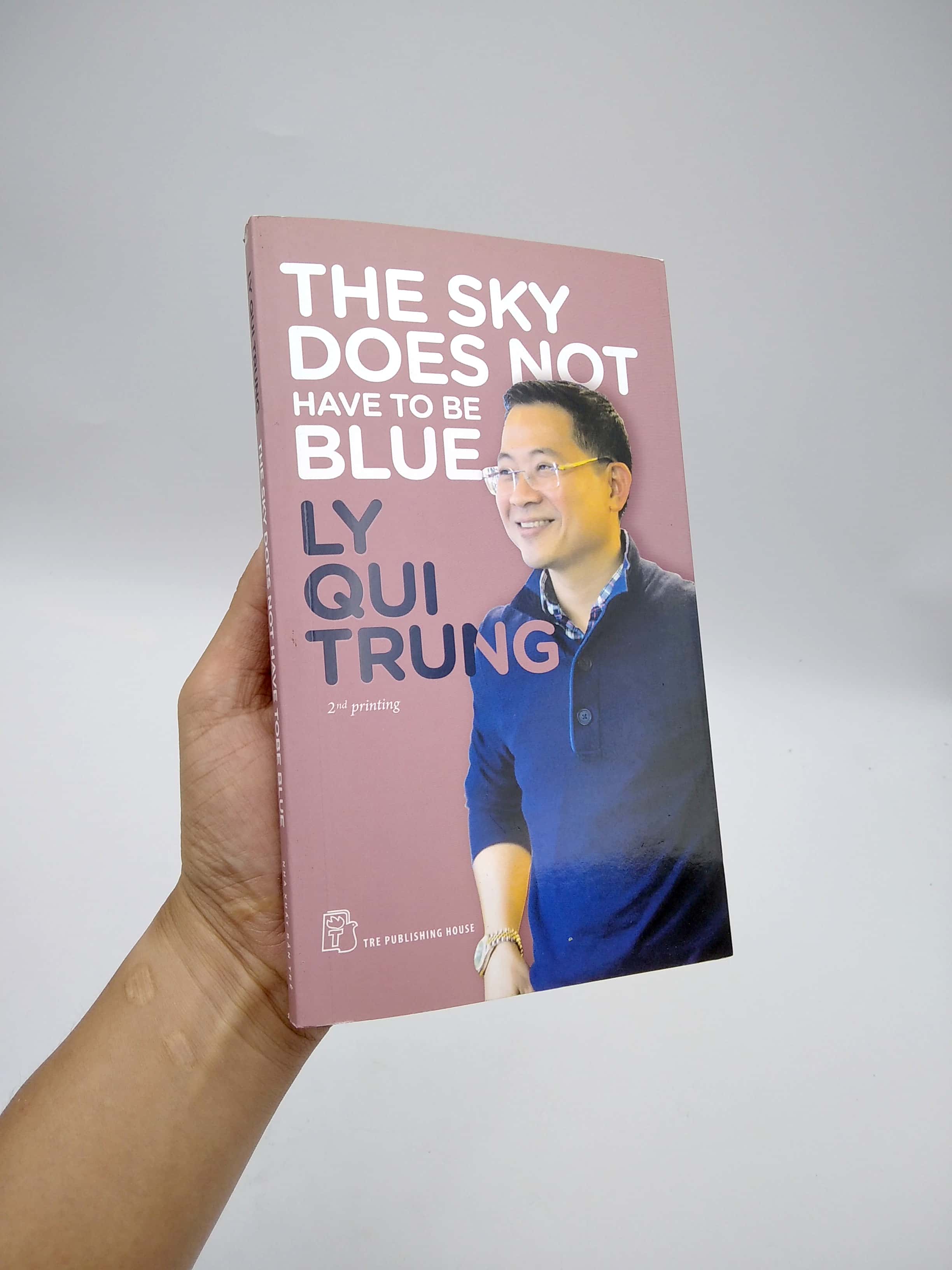the sky does not have to be blue (tái bản 2019) - Ảnh 7