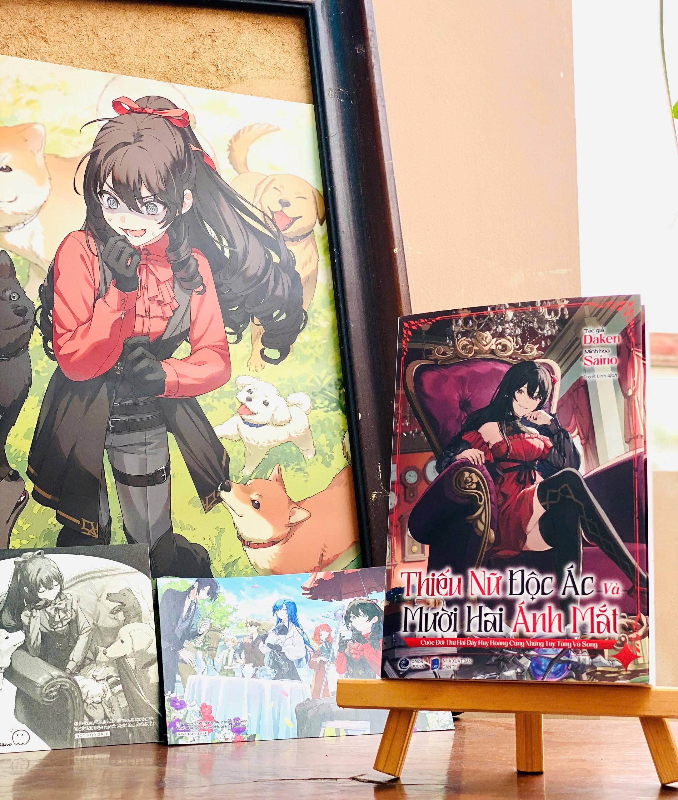 Thiếu Nữ Độc Ác Và Mười Hai Ánh Mắt - Cuộc Đời Thứ Hai Đầy Huy Hoàng Cùng Những Tùy Tùng Vô Song - Tặng Kèm 1 Bookmark + 2 Postcard + 1 Poster A3 - Ảnh 7