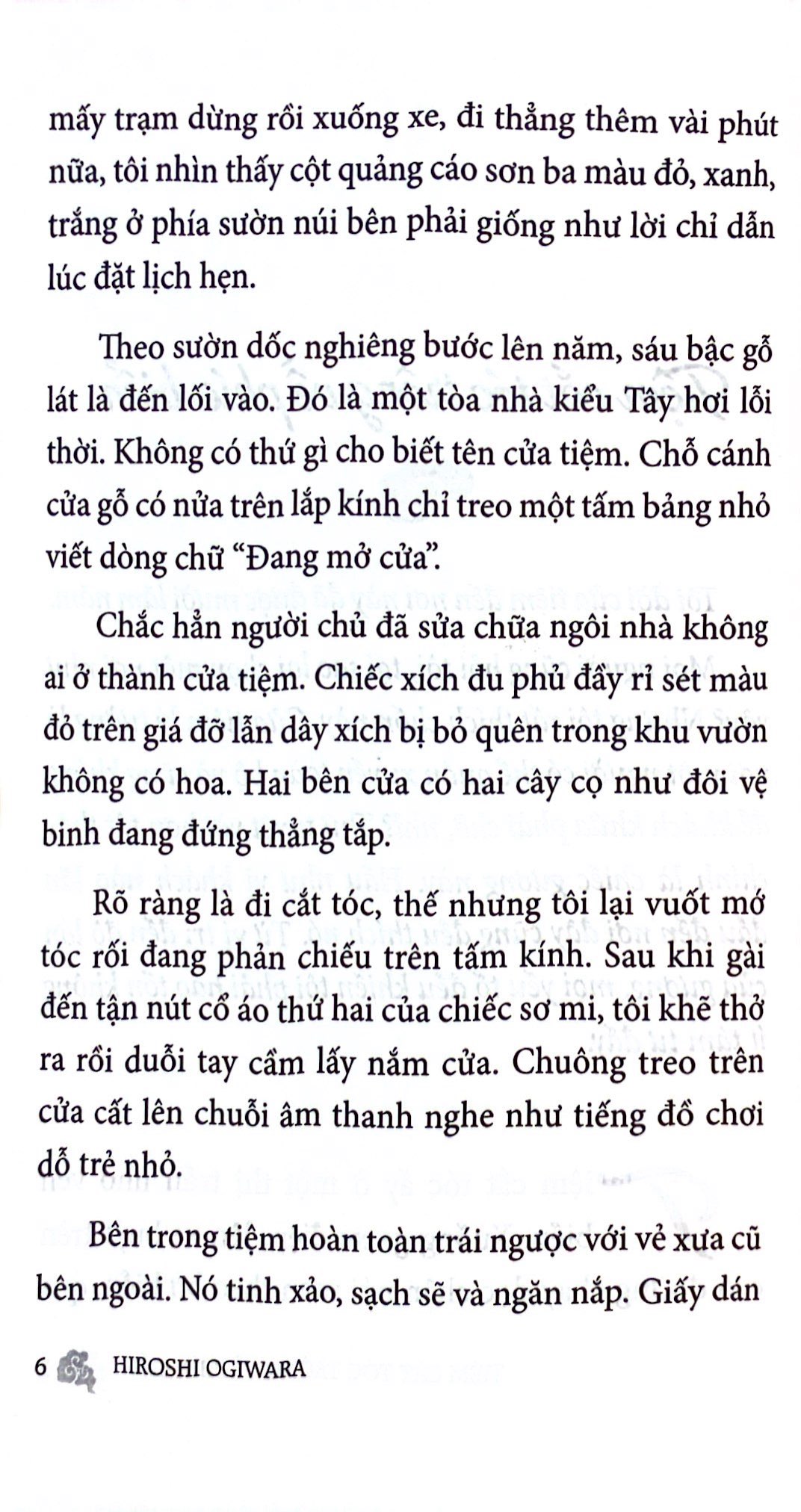 tiệm cắt tóc trông về phía biển - Ảnh 4