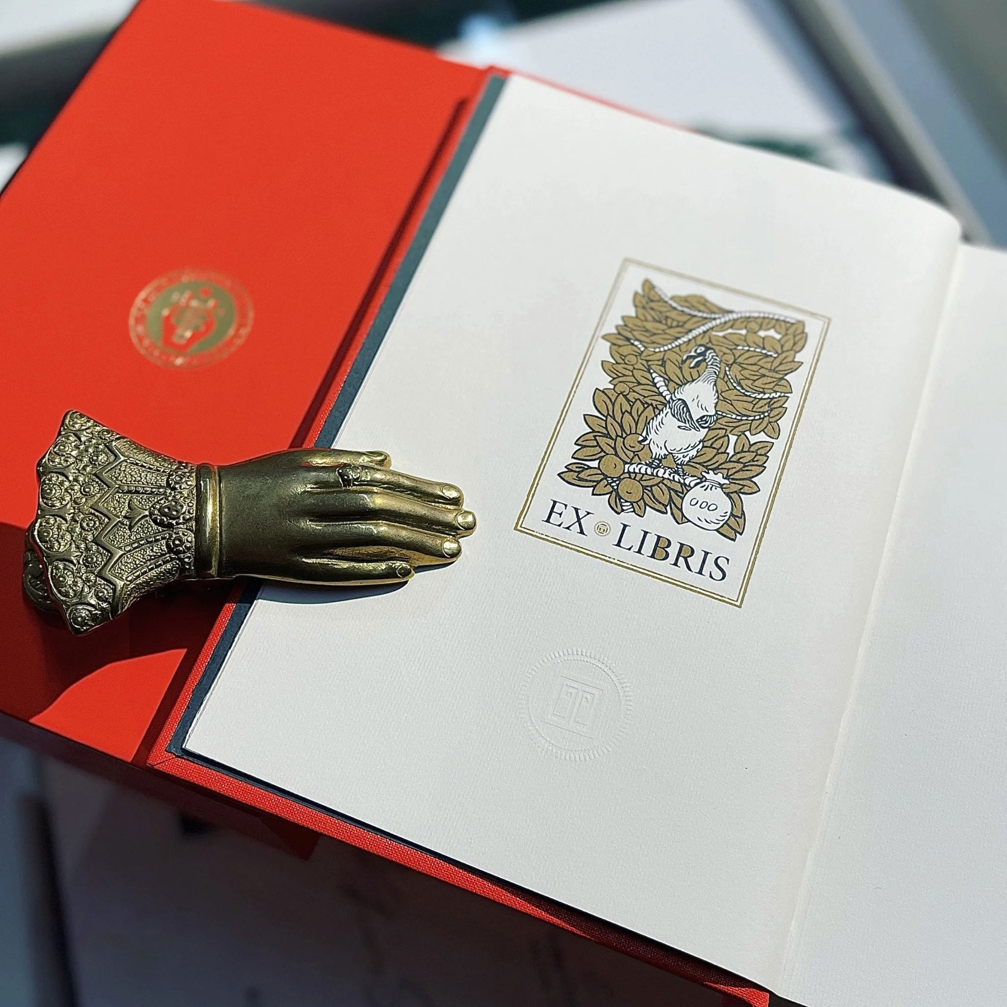 trăm năm nobel - tội ác của sylvestre bonnard và đảo chim cánh cụt - ấn bản giới hạn - bìa cứng - Ảnh 10