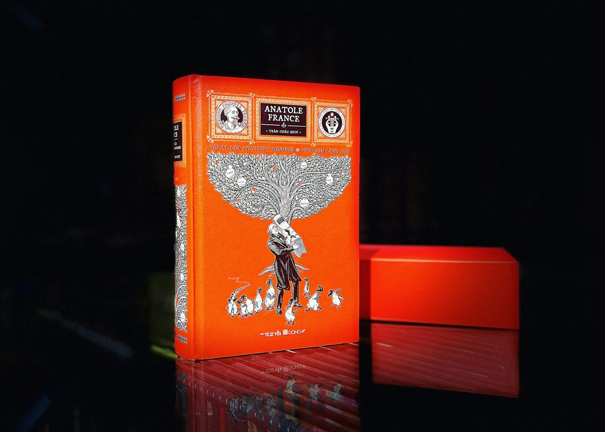 trăm năm nobel - tội ác của sylvestre bonnard và đảo chim cánh cụt - ấn bản giới hạn - bìa cứng - Ảnh 3