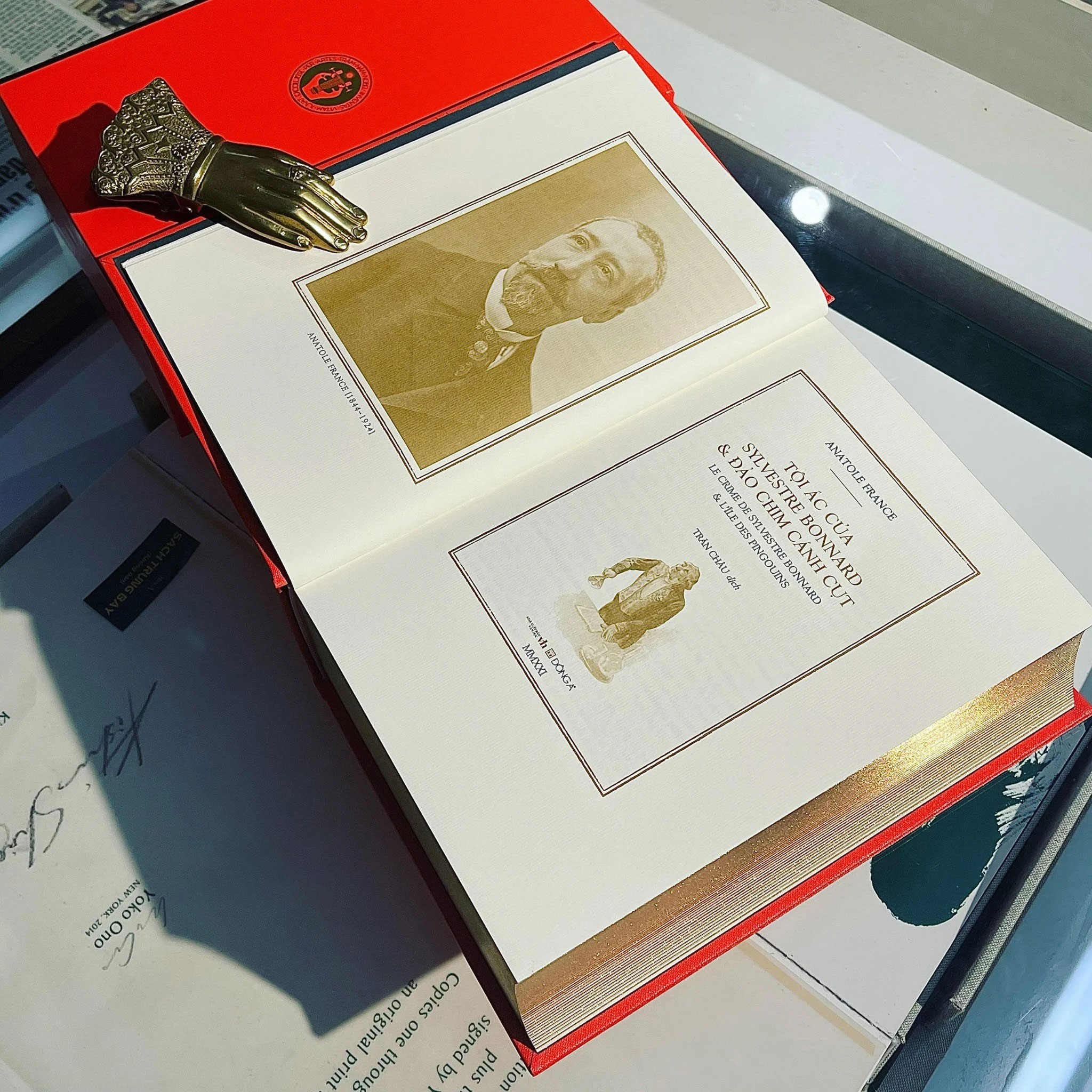 trăm năm nobel - tội ác của sylvestre bonnard và đảo chim cánh cụt - ấn bản giới hạn - bìa cứng - Ảnh 8