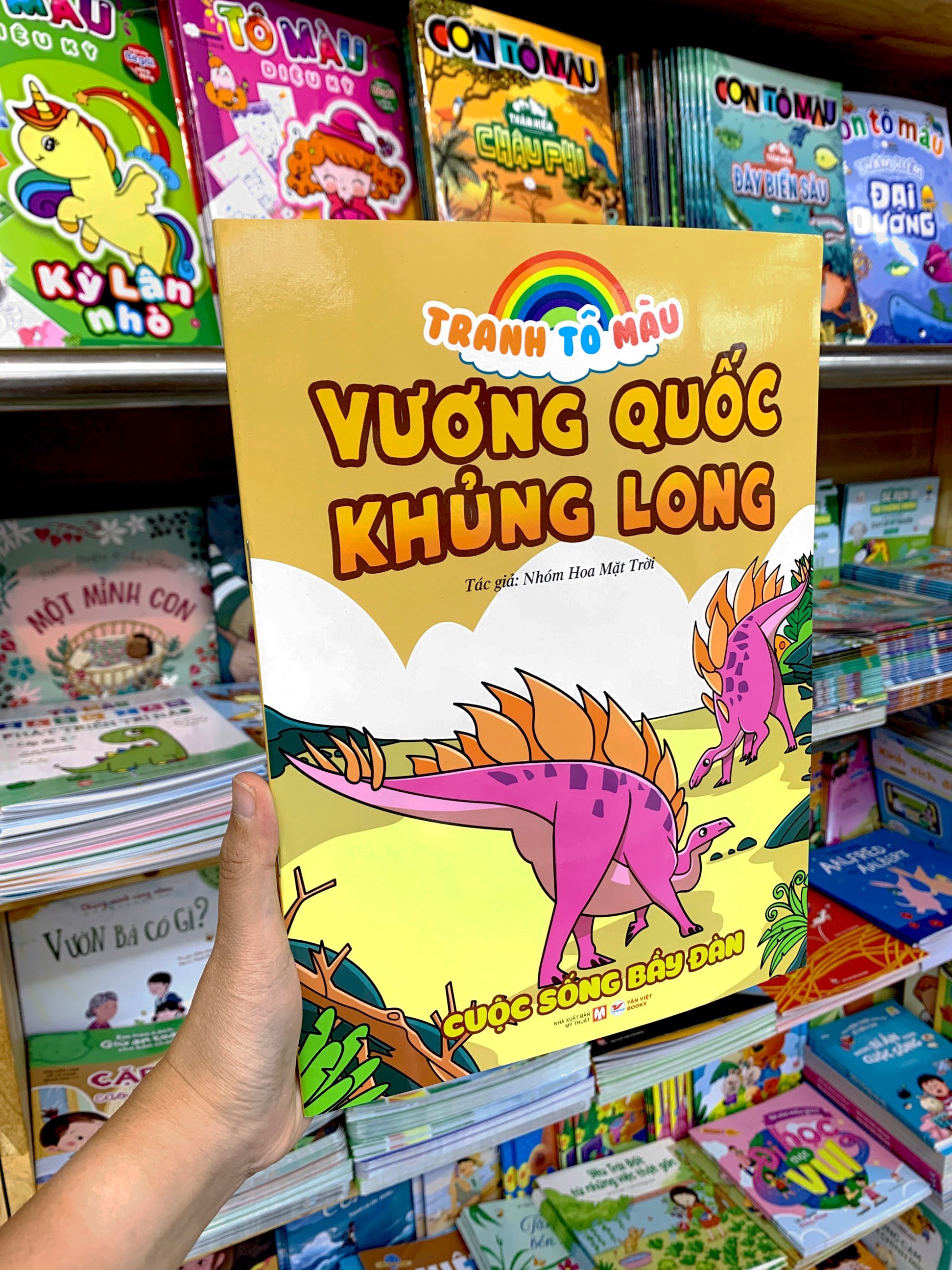 tranh tô màu vương quốc khủng long - cuộc sống bầy đàn (tái bản 2023) - Ảnh 8