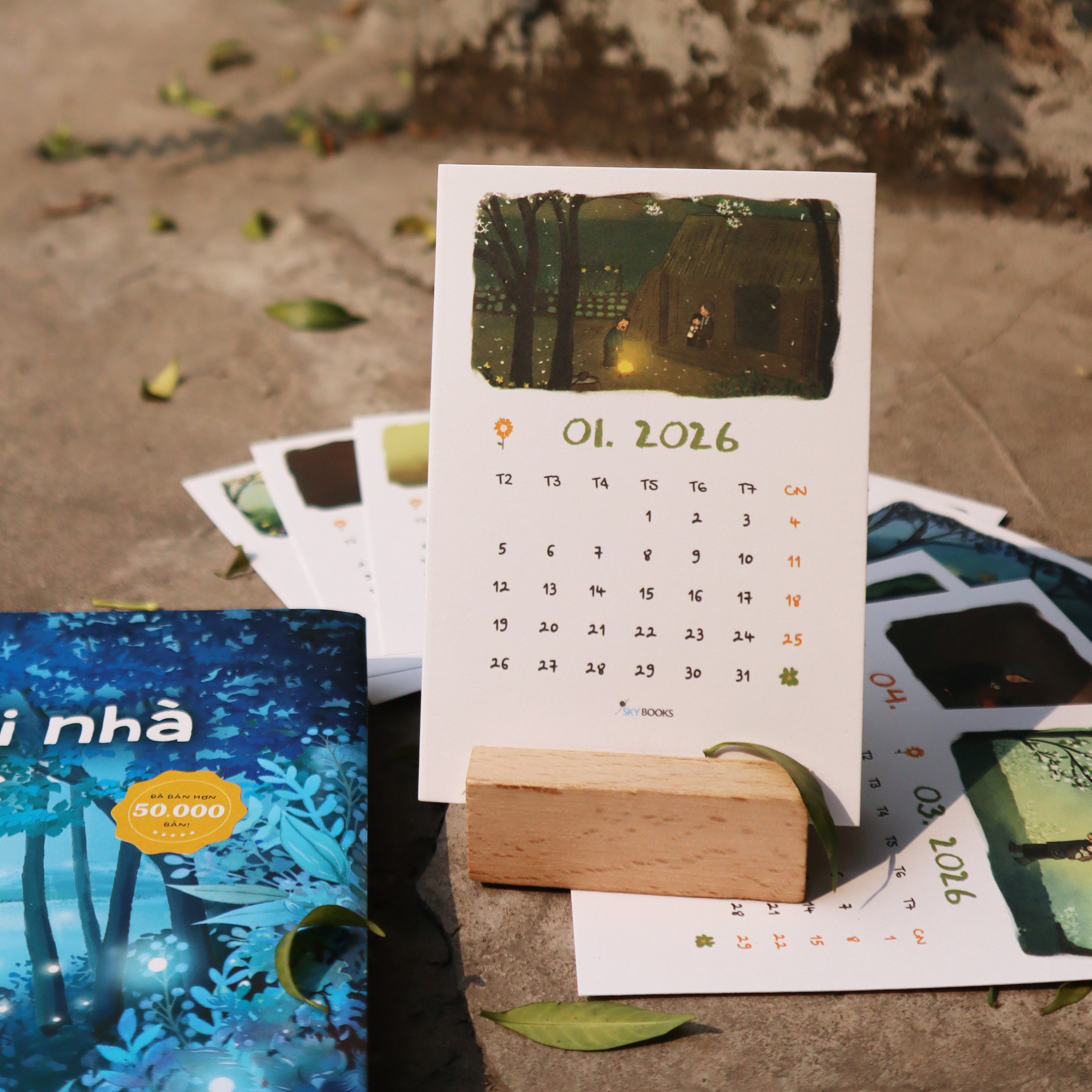 Trốn Lên Mái Nhà Để Khóc - Ấn Bản Sưu Tầm - Bìa Cứng - Tặng Kèm Bộ Lịch Mini 2026 Được Minh Họa Bởi Tác Giả + Đế Lịch Gỗ + Postcard Độc Quyền Có Chữ Ký Tác Giả + Thiệp Thông Điệp Ngẫu Nhiên - Độc Quyền Fahasa - Ảnh 7