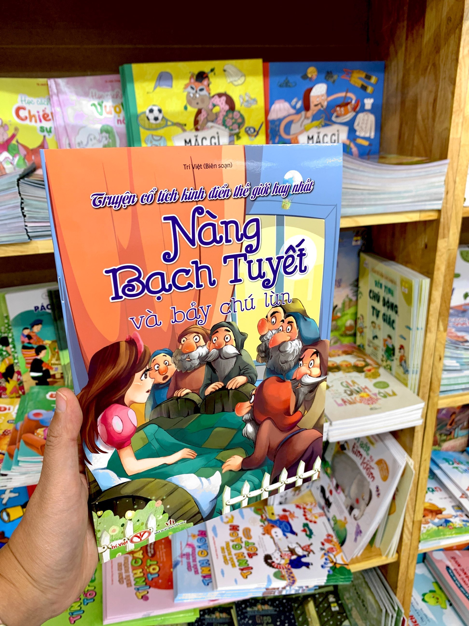 truyện cổ tích kinh điển thế giới hay nhất - nàng bạch tuyết và bảy chú lùn - Ảnh 8