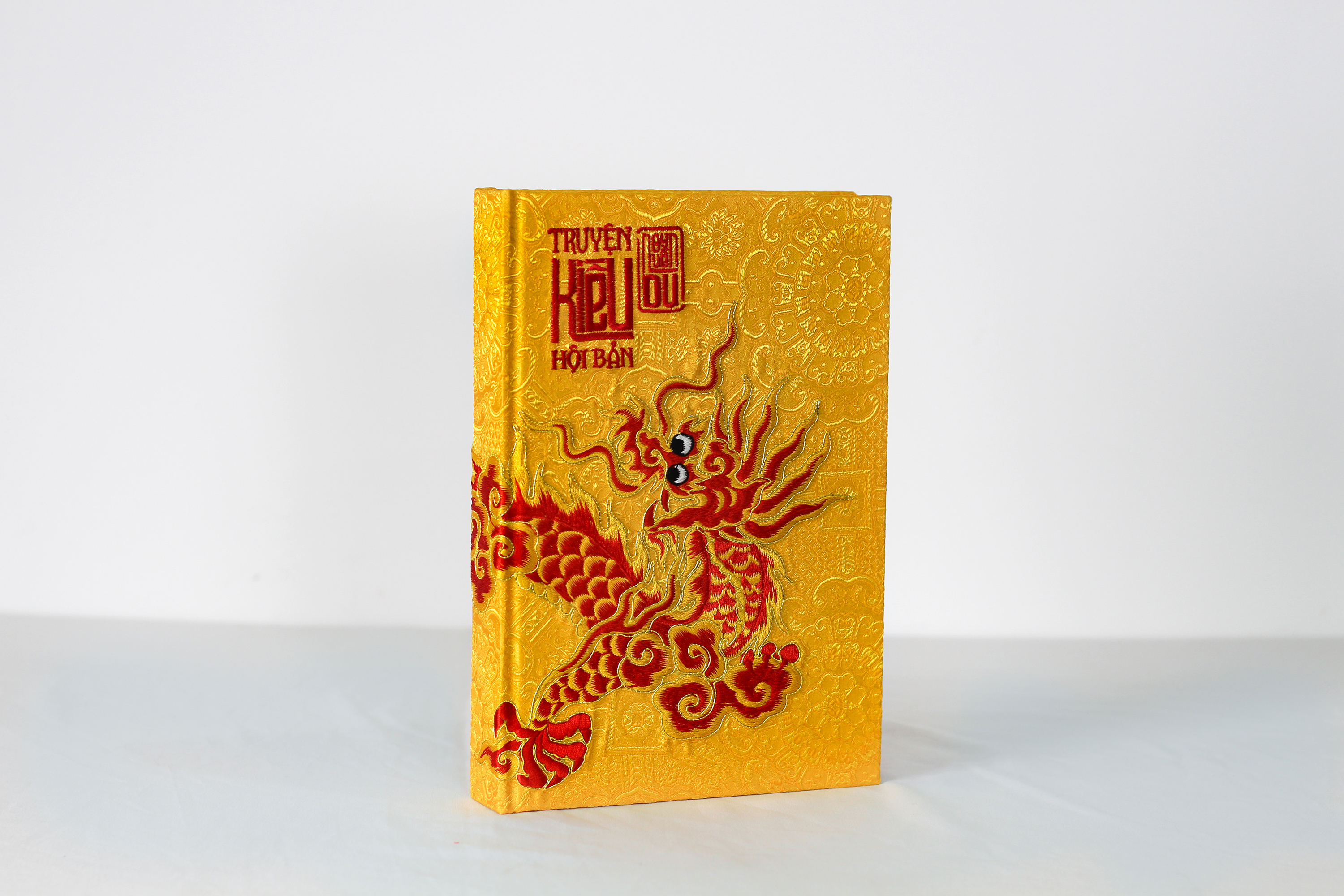 Truyen Kieu Hoi Ban - An Ban Hoa Tiet Rong Theu Tren Vai Gam - Ảnh 3