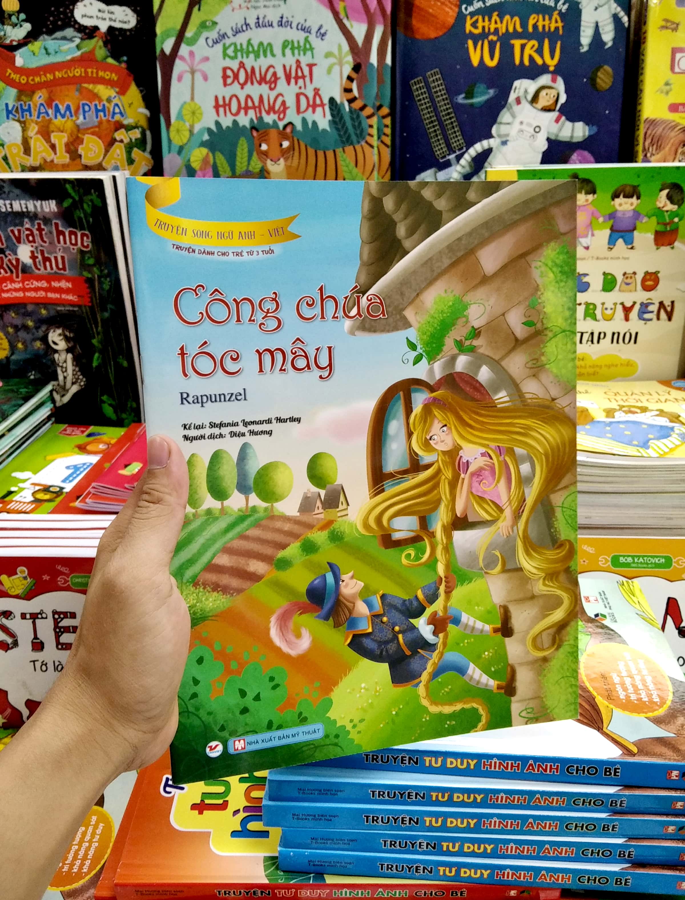 truyện song ngữ anh - việt: công chúa tóc mây - Ảnh 7