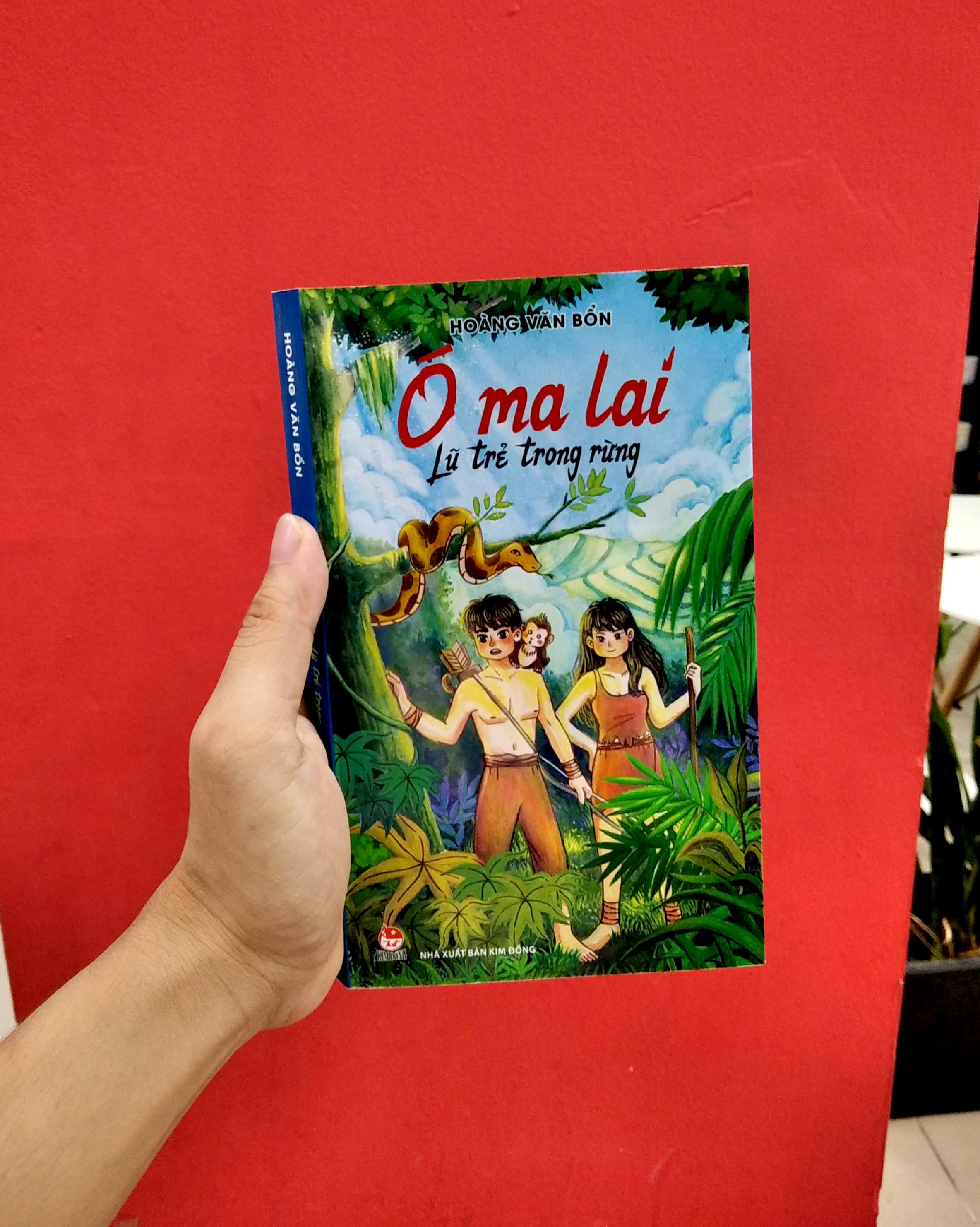 tủ sách vàng - ó ma lai - lũ trẻ trong rừng - Ảnh 2