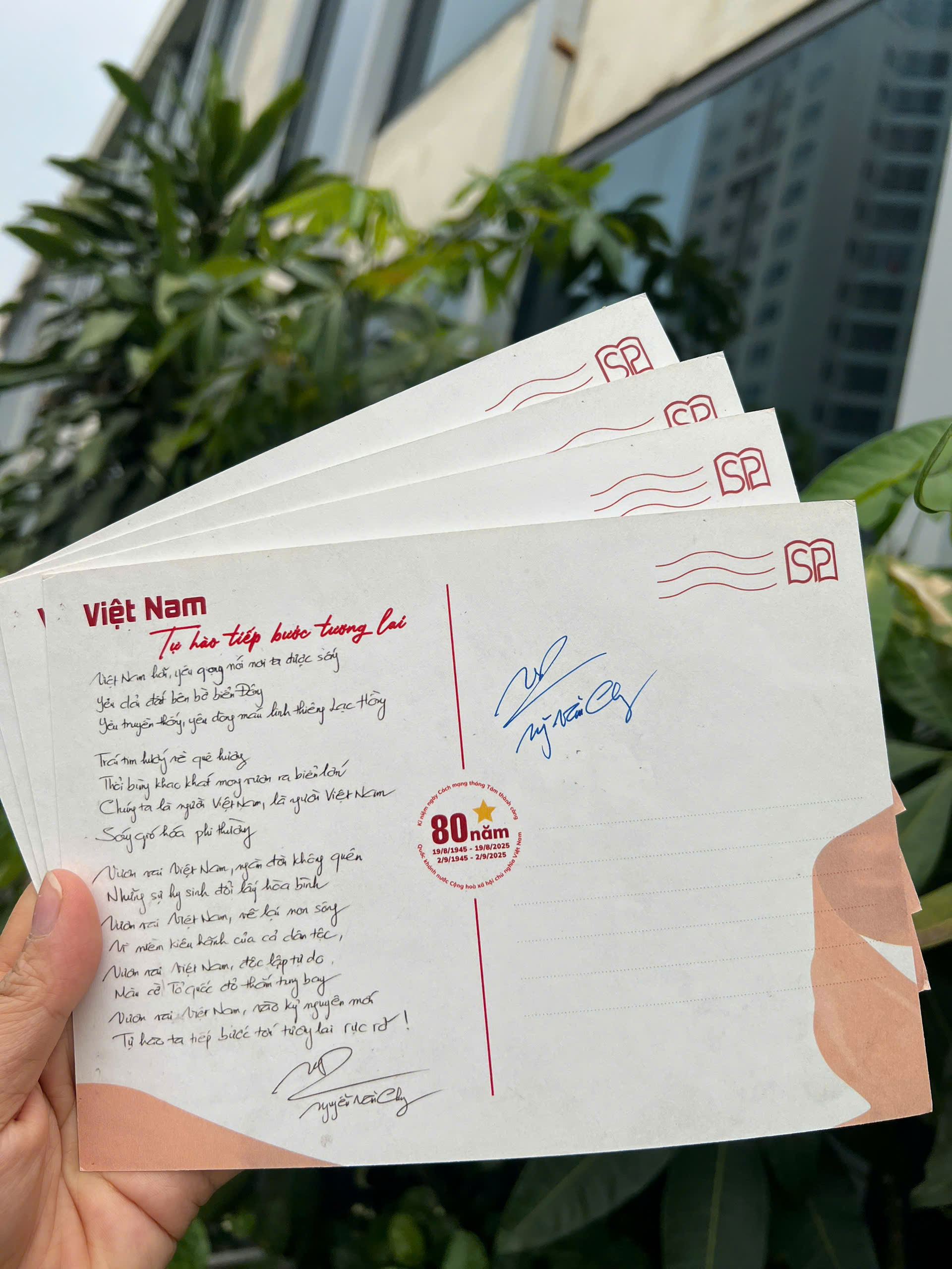 Viết Tiếp Câu Chuyện Hoà Bình - Bìa Cứng - Tặng Kèm Postcard Kèm Chữ Ký Tác Giả - Ảnh 14