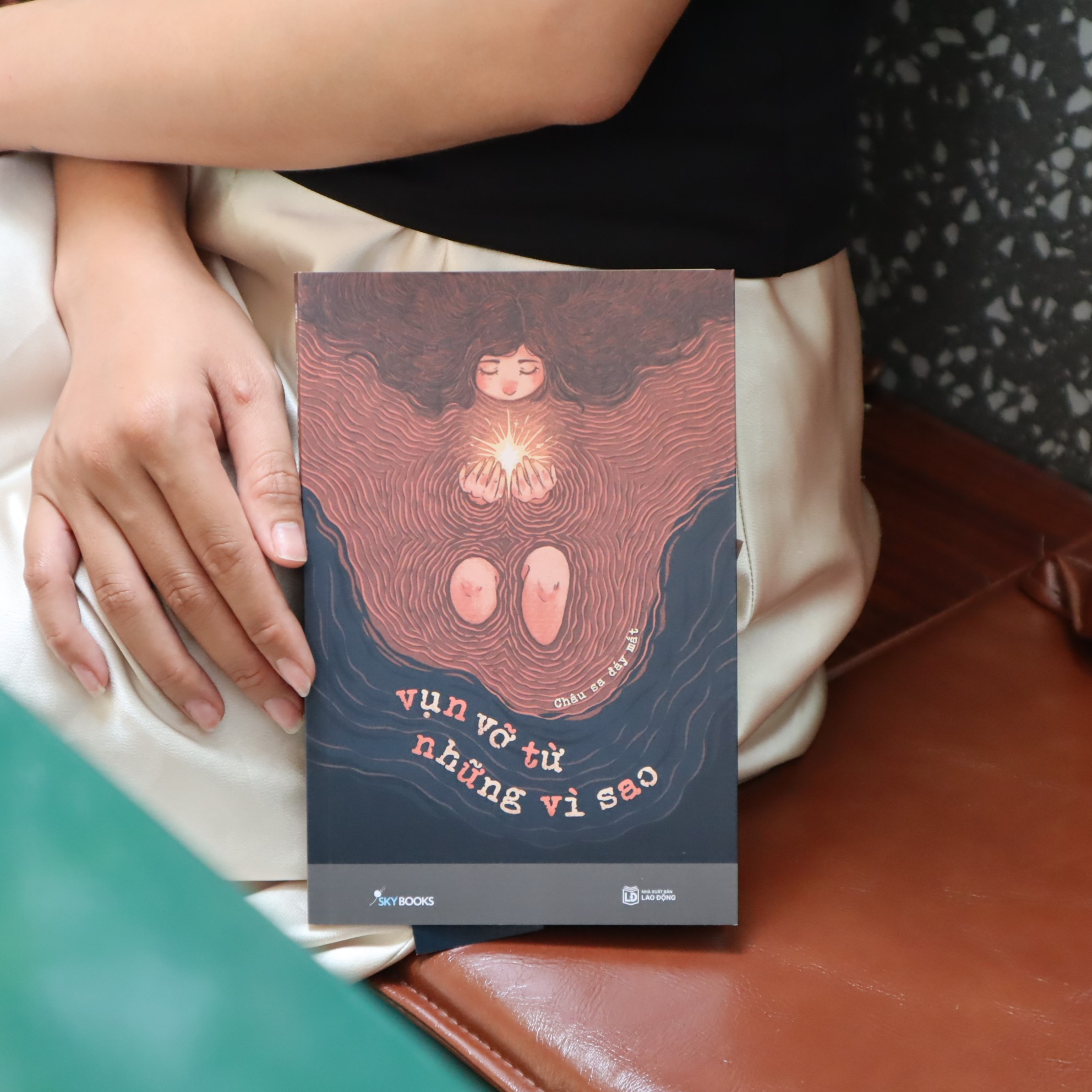 vụn vỡ từ những vì sao - tặng kèm bookmark - Ảnh 4