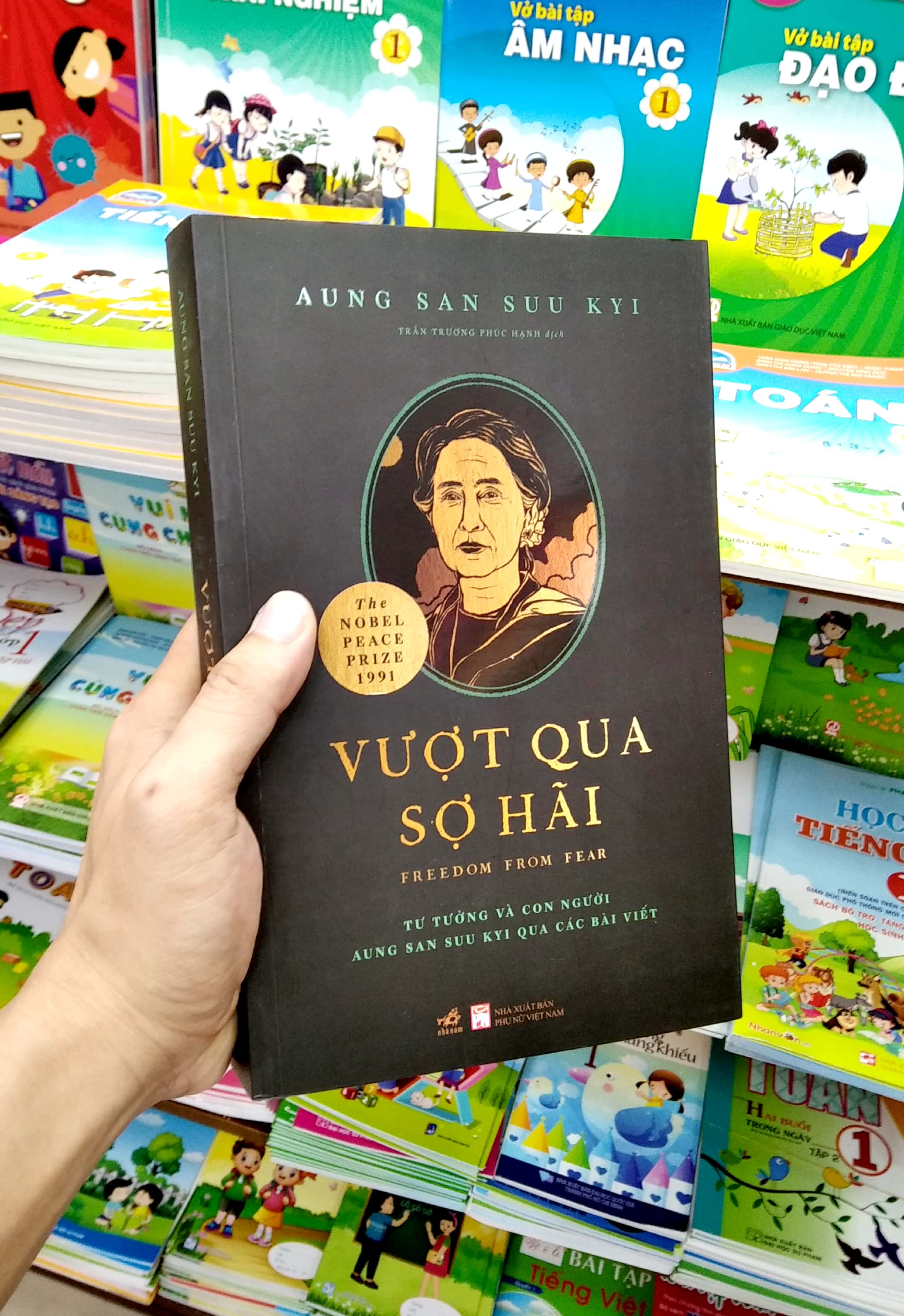 vượt qua sợ hãi - tư tưởng và con người aung san suu kyi qua các bài viết - Ảnh 8
