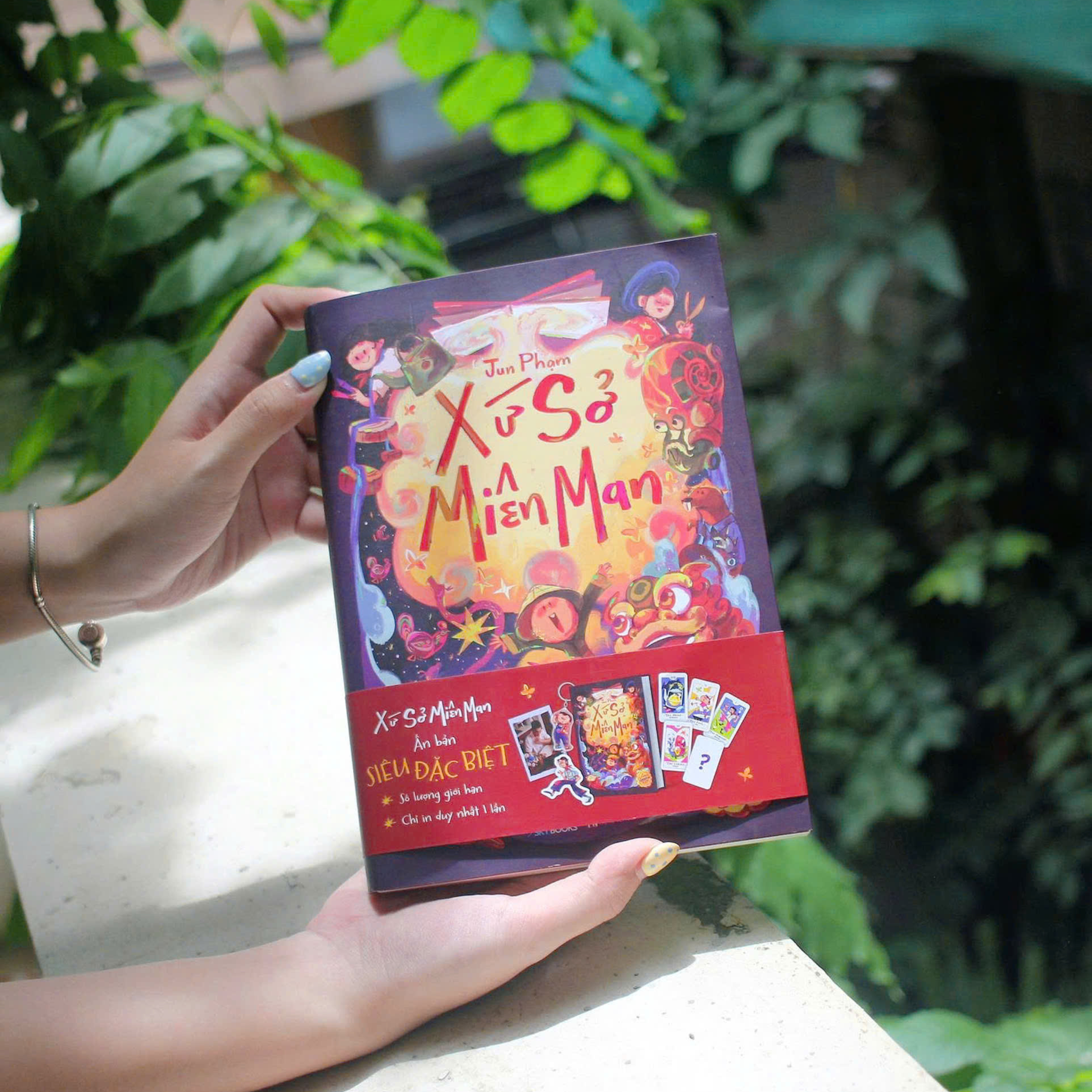 Xu So Mien Man - Ban Sieu Dac Biet - Tang Kem 1 Bookmark + 1 Postcard Hinh Tac Gia + 1 Moc Khoa Nhua Nhan Vat + 4 The Bai Tarot + 1 The Bai Tarot Limited Ngau Nhien + 1 Dai Sach - Doc Quyen Fahasa - Ảnh 23